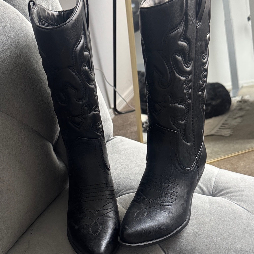 Black Western-Style Women's Boots
